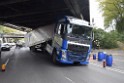 LKW blieb unter Bruecke haengen Koeln Ehrenfeld Innere Kanalstr Hornstr P046